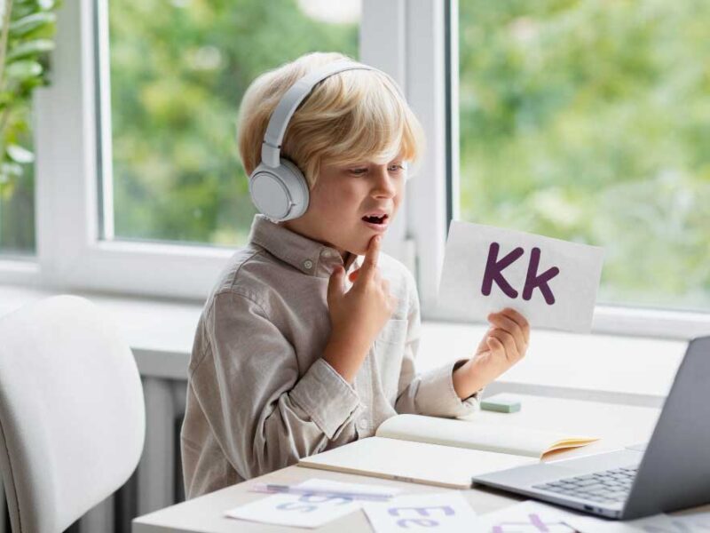 Malo by vedieť povedať 4-ročné dieťa hlásku R? Alebo ako sa vyvíja artikulácia.  